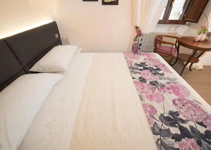 阿普罗多里佩塔旅馆 住宿加早餐酒店