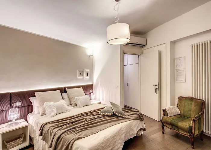 לינה וארוחת בוקר Approdo Ripetta 4*